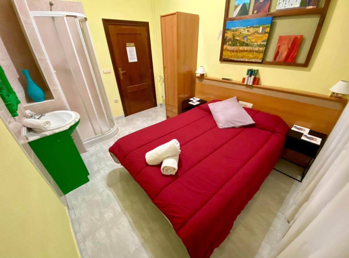 Hostal Alvarez Leon Exterior photo