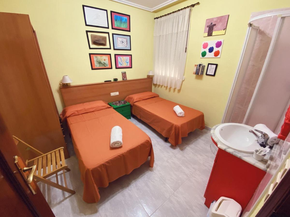 Hostal Alvarez Leon Exterior photo