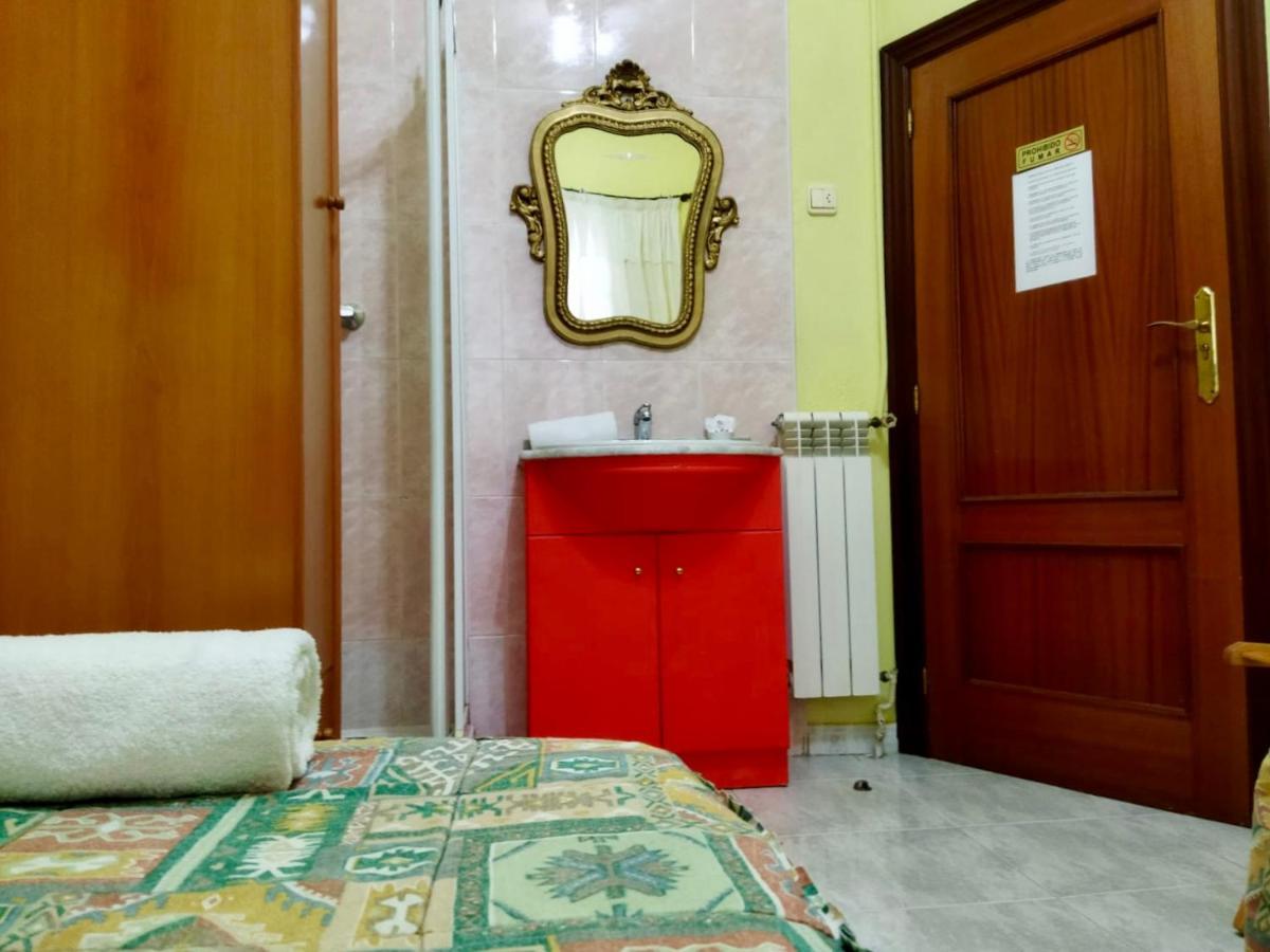 Hostal Alvarez Leon Exterior photo